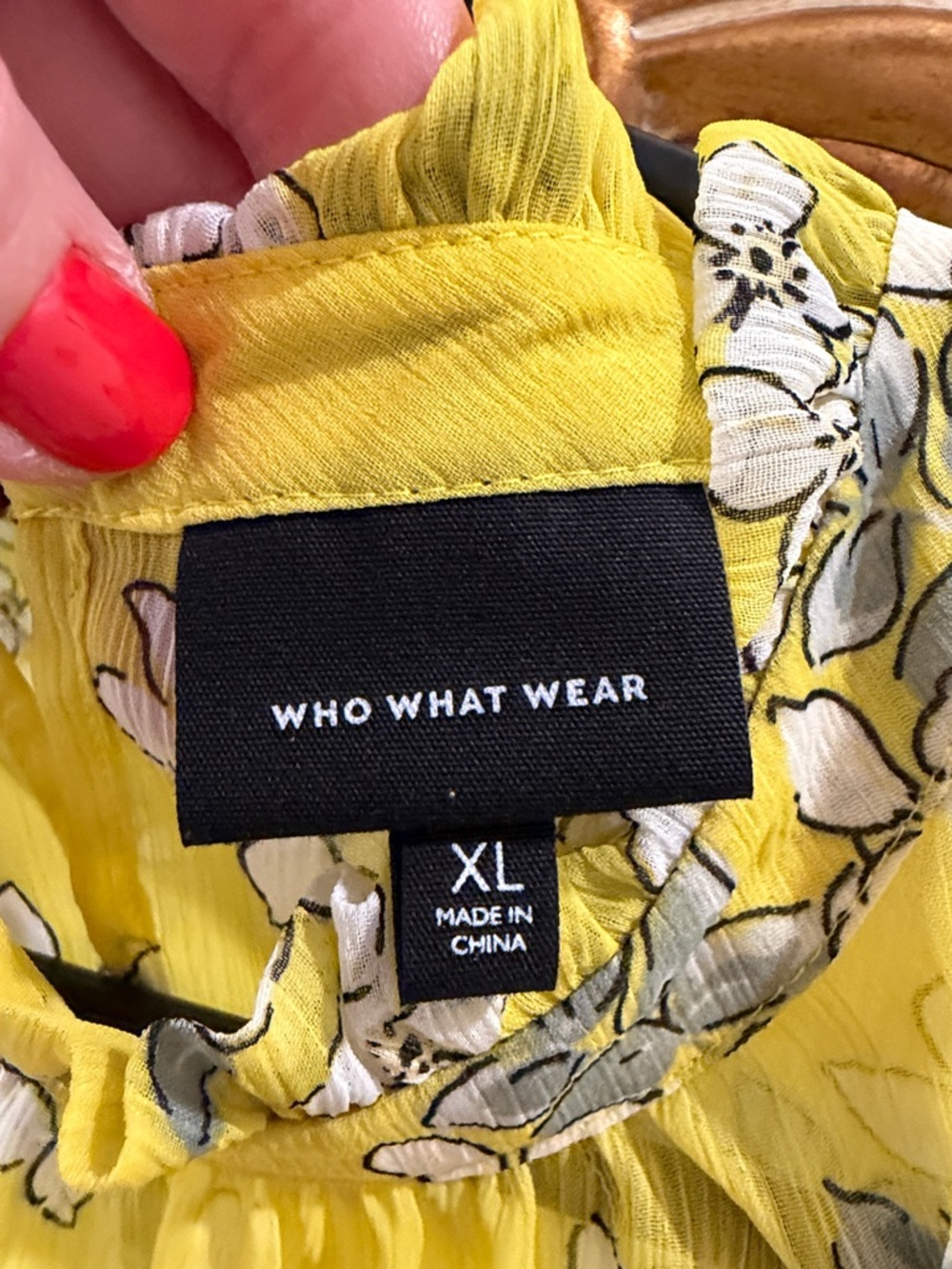 Sheer, WHO WHAT WEAR, Sleeveless Yellow Floral Ruffle Neck Top, XL - Picture 3 of 3